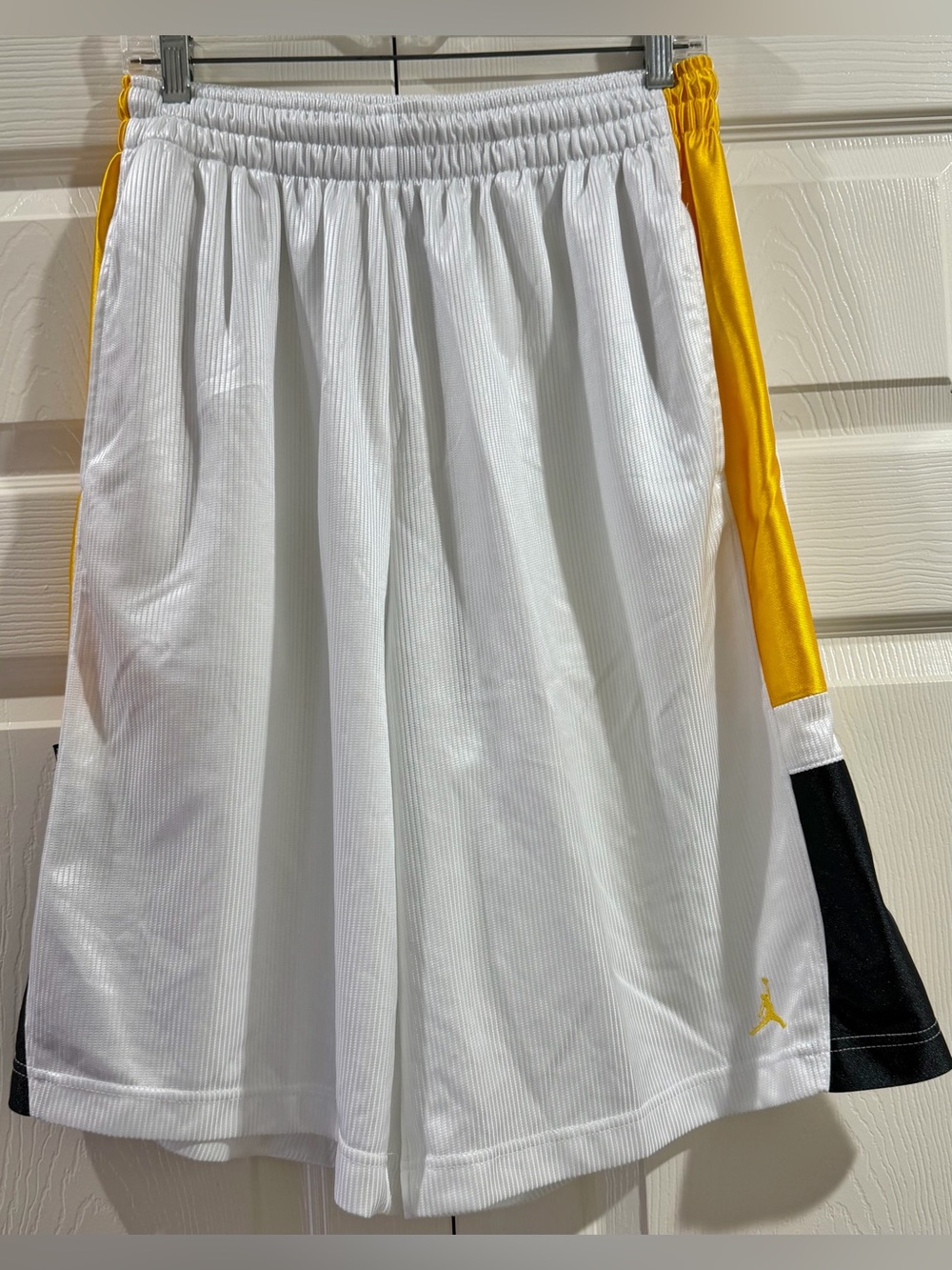 Vintage Nike Air Jordan Basketball Shorts Men’s Sz L Yellow And White Baggy